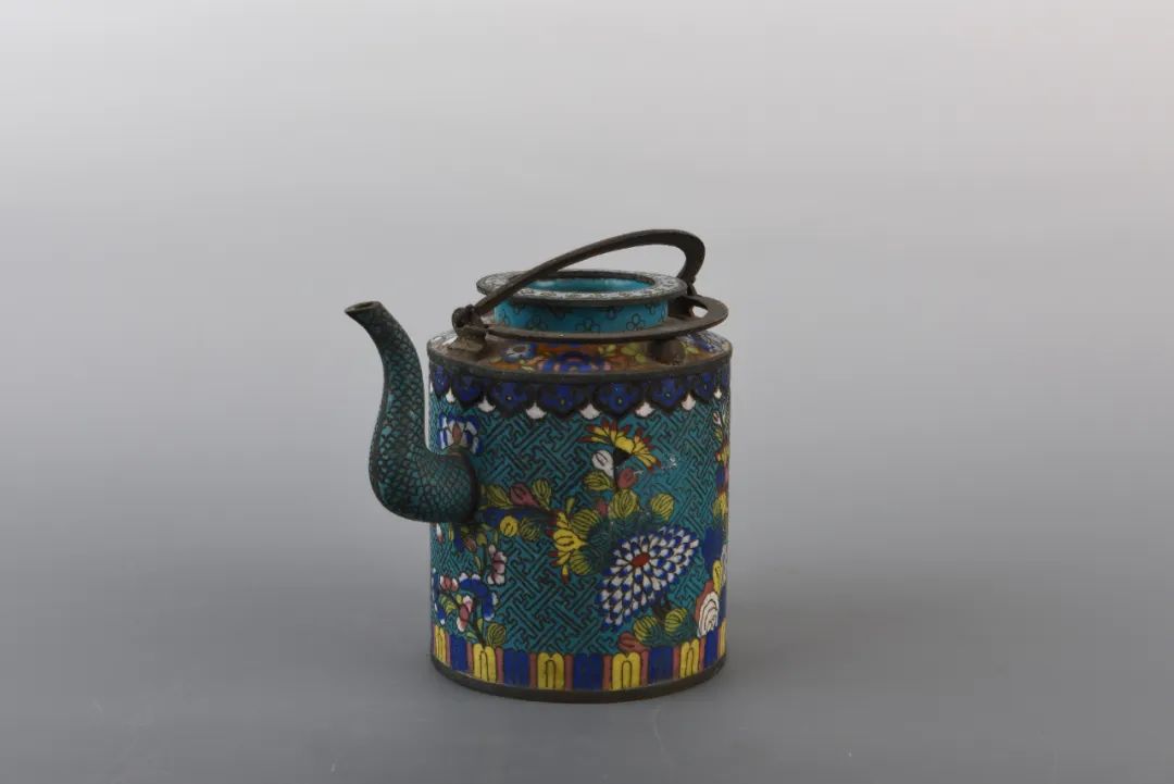 Enamel colored handle pot